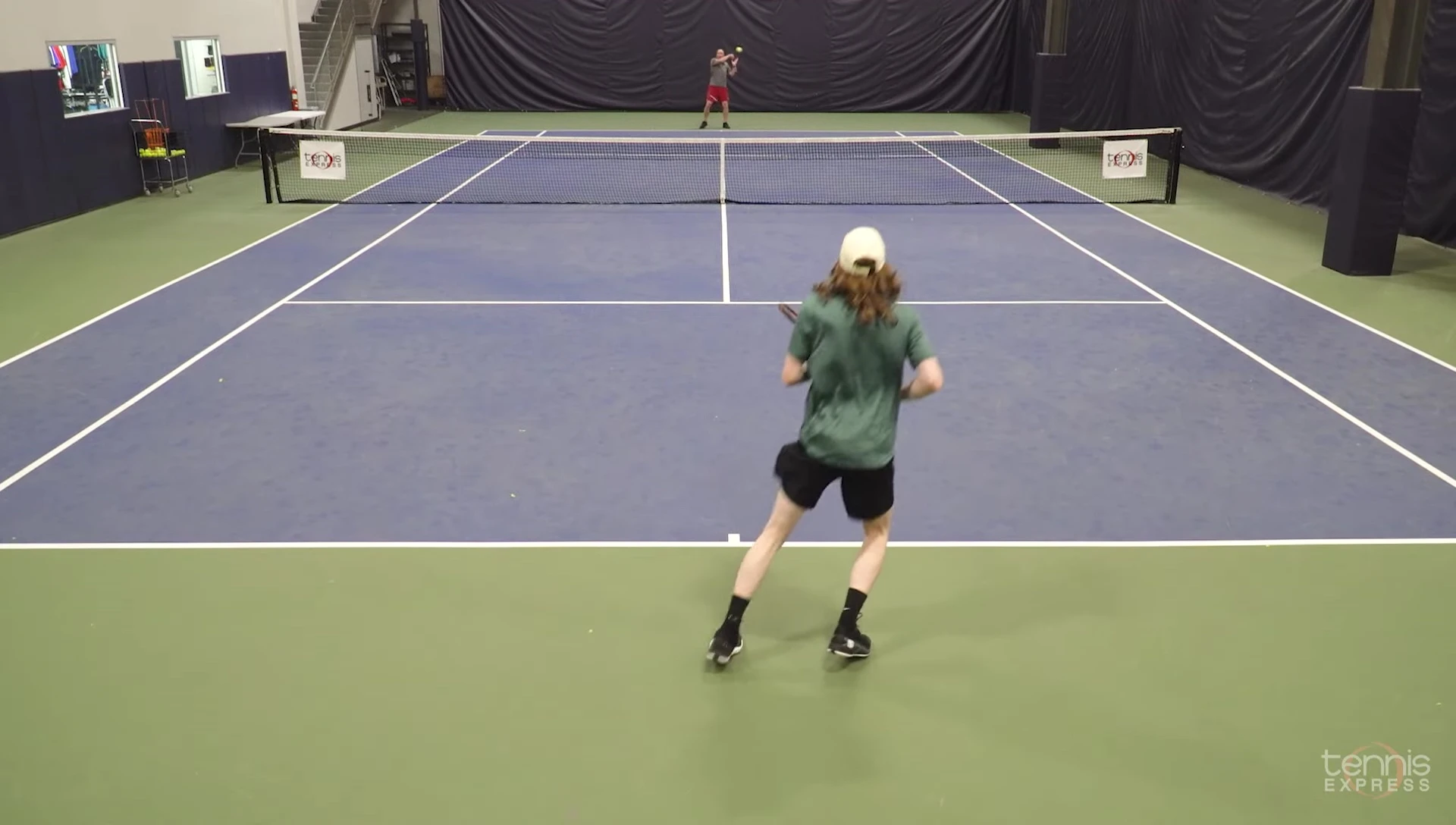 Specifications of the Wilson Clash 100 Pro V3 are highlighted.