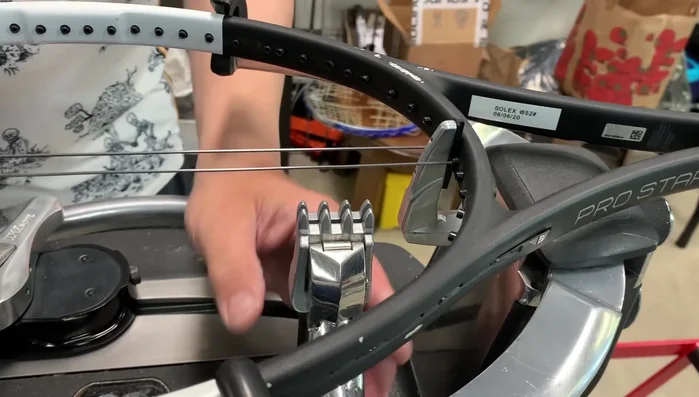 Pull the main strings using the Diablo (optional) or directly to the head, ensuring no slipping.