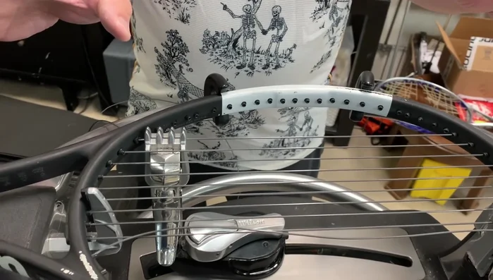 Tie off the mains using a two half-hitch knot.