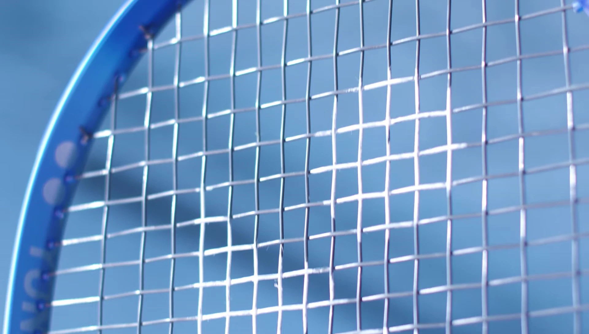Image highlighting the lengthened frame top and wider beam of the 8th generation racket.