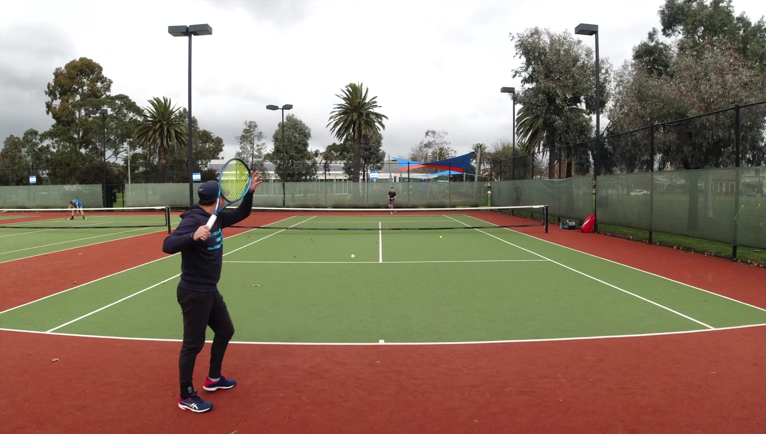 Comparison between the two rackets side-by-side.