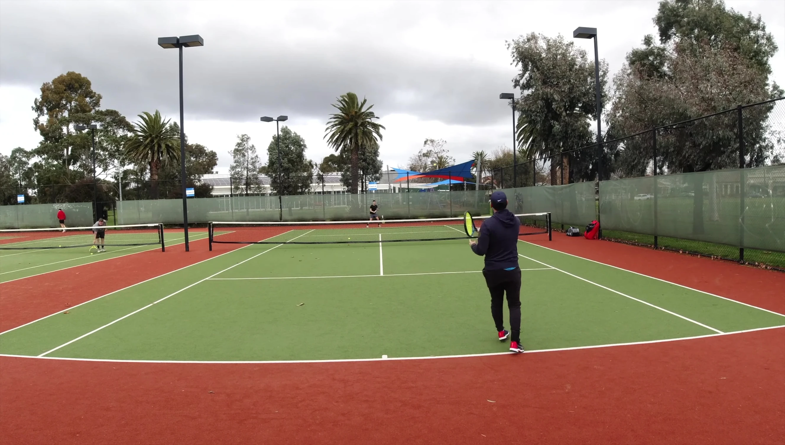 The reviewer describing the feel of the racket.