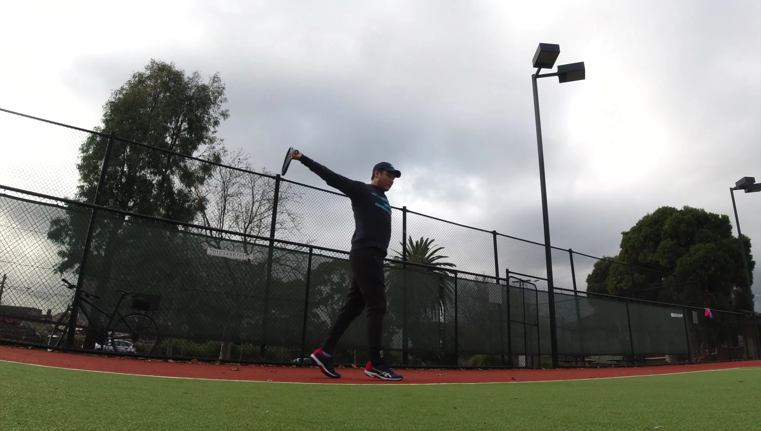 The reviewer demonstrating the comfortable play of the EZONE 98 Tour.