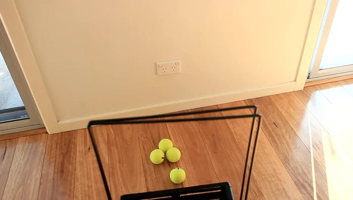 Test the trolley by placing tennis balls inside. The capacity is approximately 80 balls.