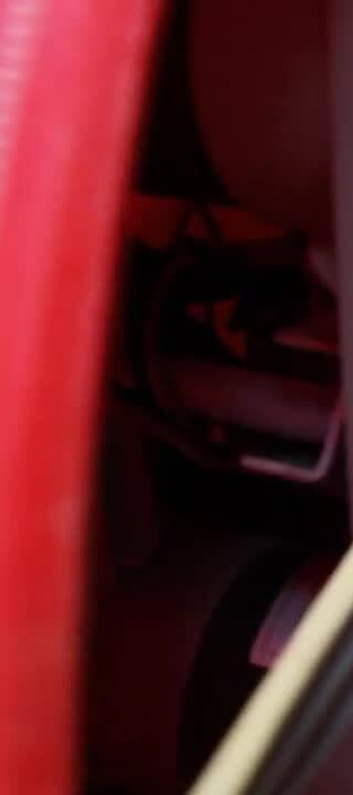 Remove the wire deflectors by hand or with pliers.