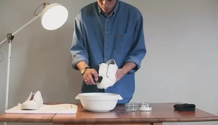 Leave shoes to dry naturally.