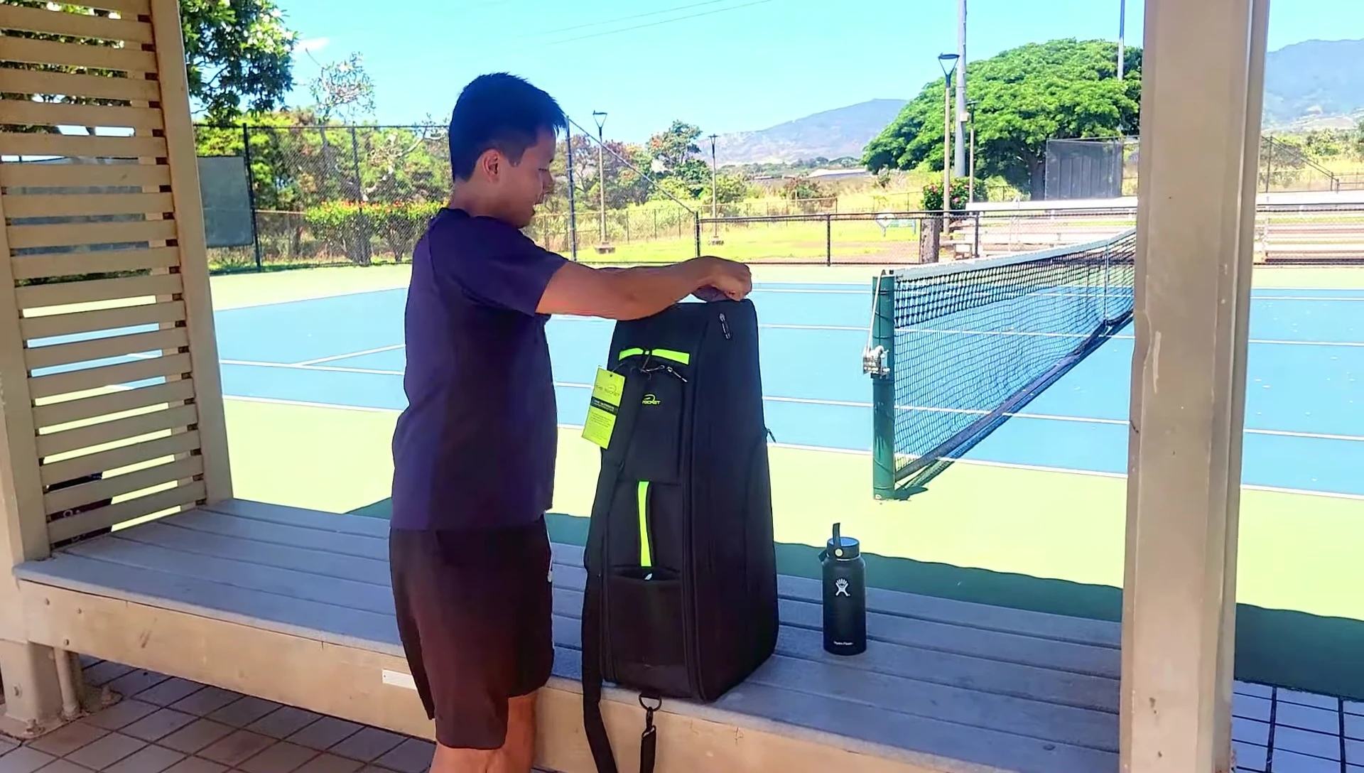 Overview of the bag's multiple compartments and organizational features.