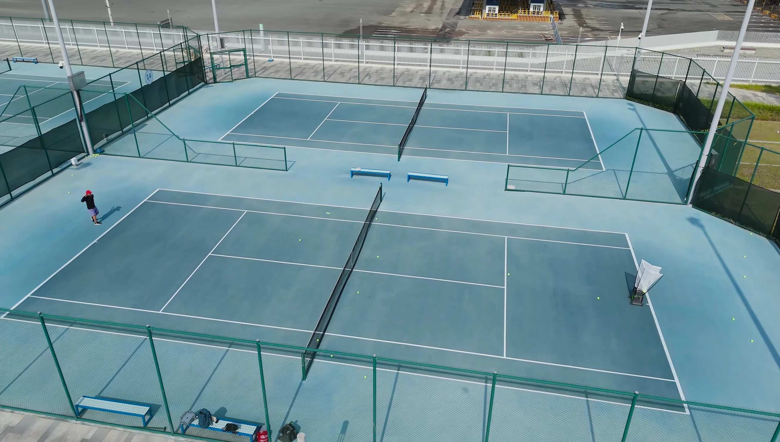 Illustrative shot of an extreme shot (smash) which the robot may have difficulty handling.