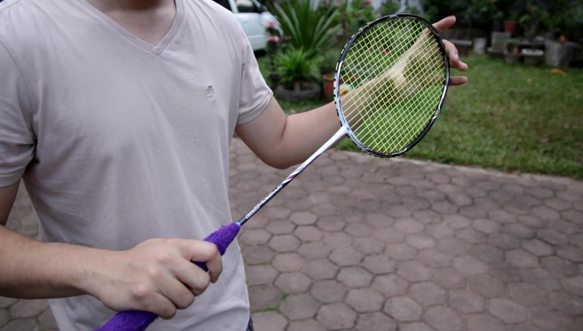 Image showcasing the racquet's specifications like shaft stiffness and head shape.