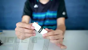 Badminton Grip Showdown: Rubber vs. Towel Grips - Which is Best?