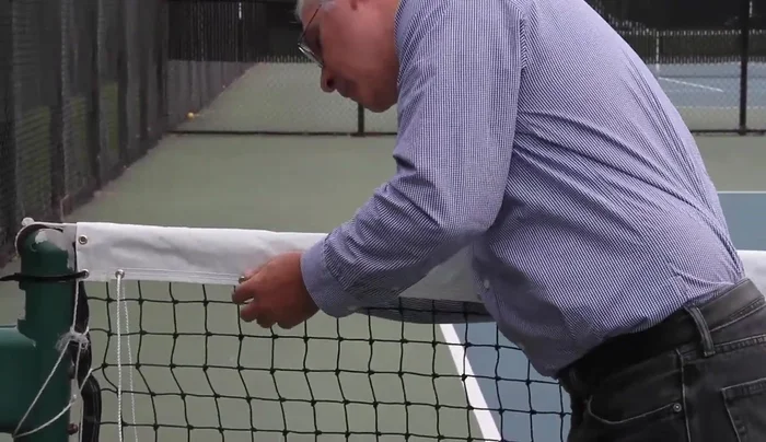 Secure the ends of the string.