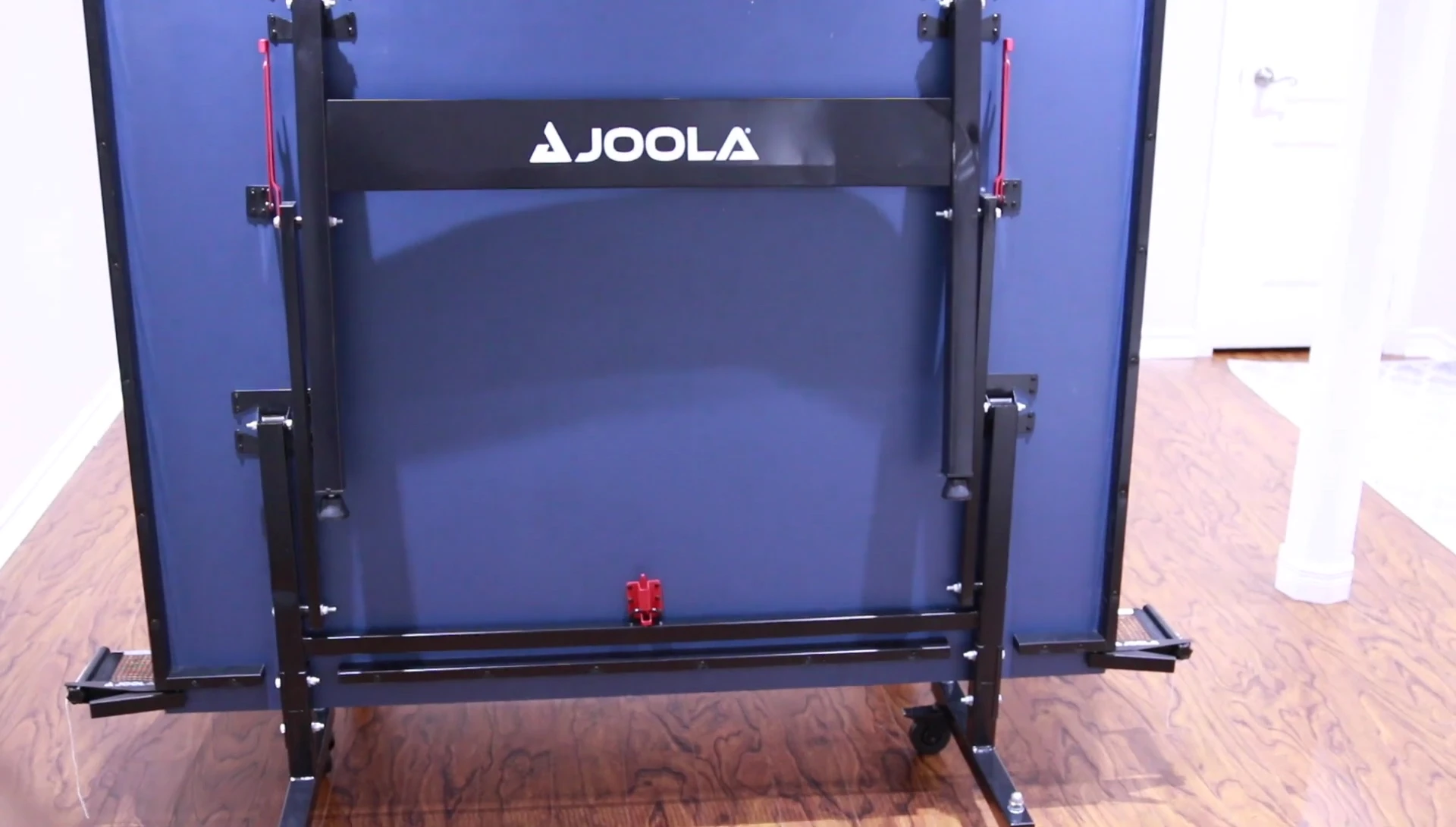 Close-up on the red release mechanism.