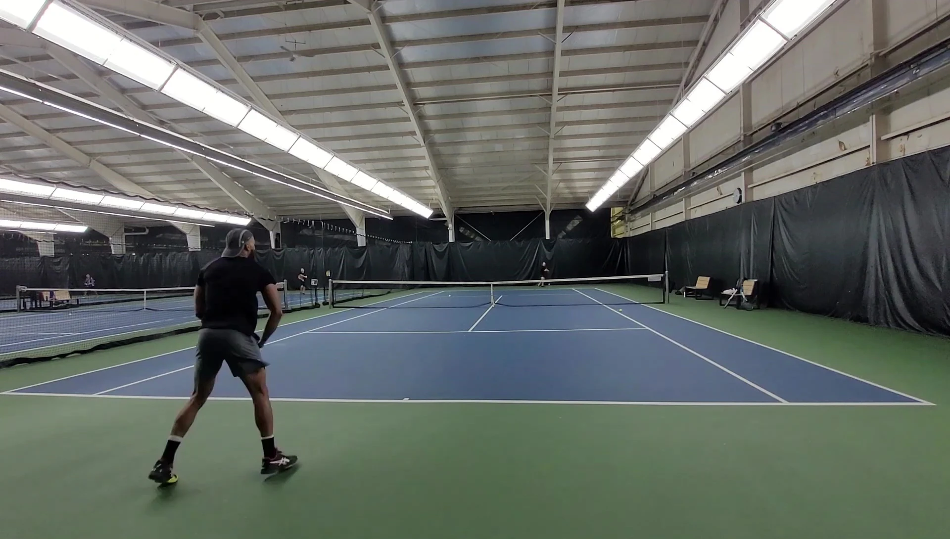 Image highlighting the improved vibration dampening and sweet spot technology of the HEAD Speed racquet.